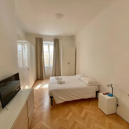 Piazza Della Valle Locazione Turistica Appartement Triëst